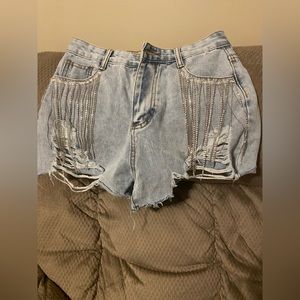 Blue Jean short with fringe on pockets